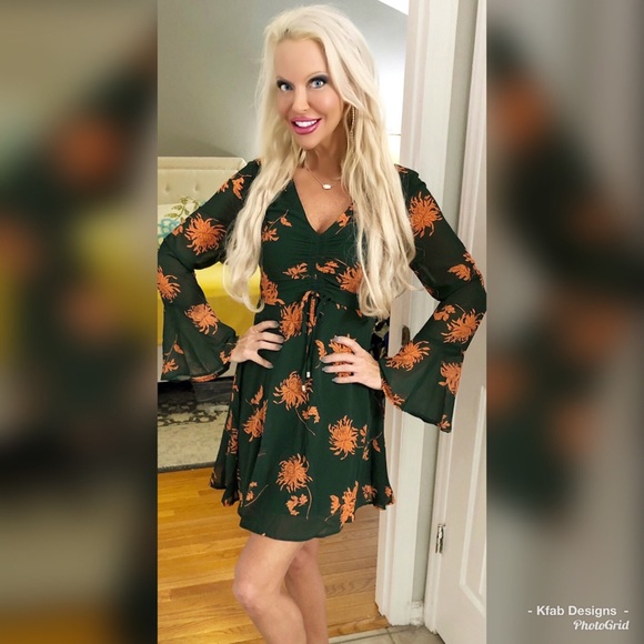 ❤️ LAST 1! Green/Rust Bell Sleeve Floral Dress - Picture 2 of 3